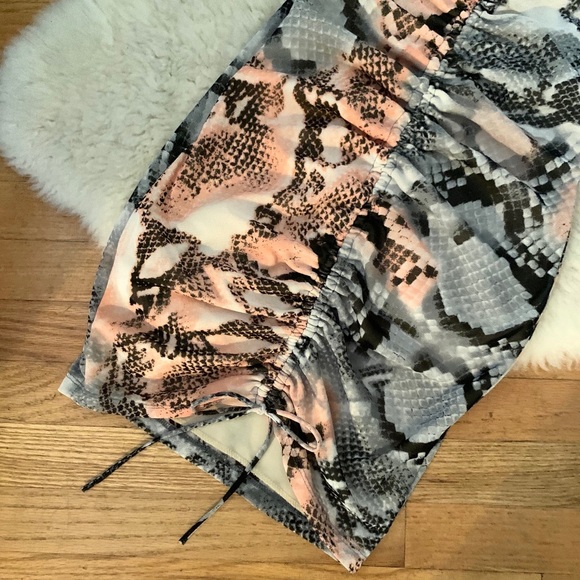 ANIMAL PRINT RUCHED DRESS 🐍 - Picture 6 of 8